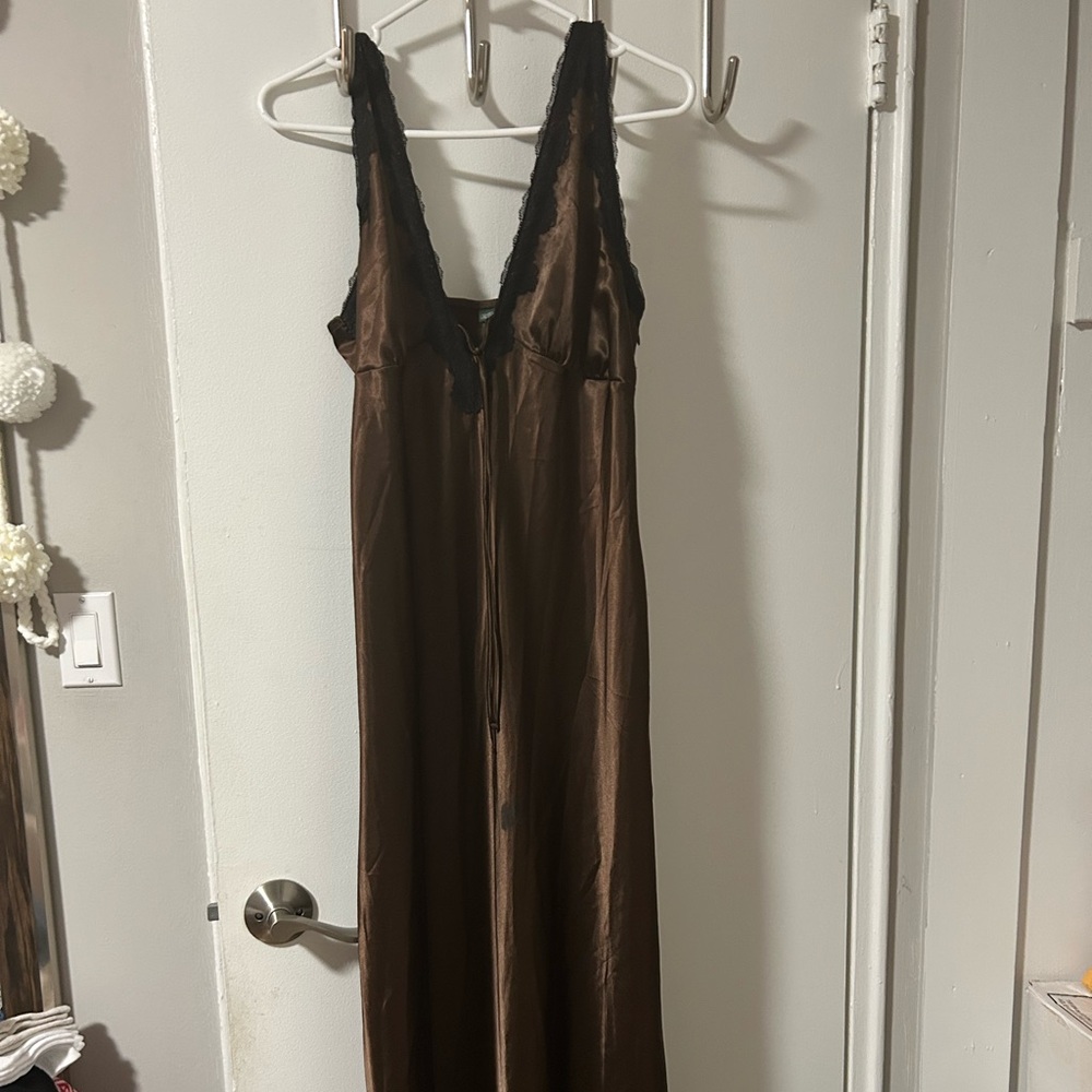 worn once. Brown silk w black lace. Large Long length. Pet free some free home.